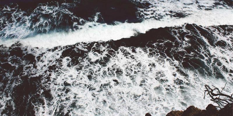 KW180与Web开发视角：网络虚拟化如何驱动云计算资源的高效调度