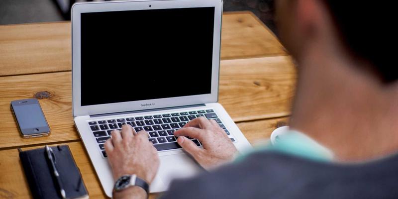 Wi-Fi 7革命：多链路操作与超高频谱效率如何重塑无线网络，附实用资源与安全指南