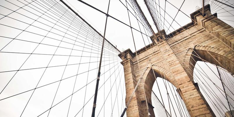 数据中心网络架构演进：从传统三层到现代叶脊（Spine-Leaf）拓扑的编程与安全视角